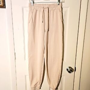 Stradivarius Cream Textured Sweat Pants. Size Meduim. Activwear, Running, Gym.